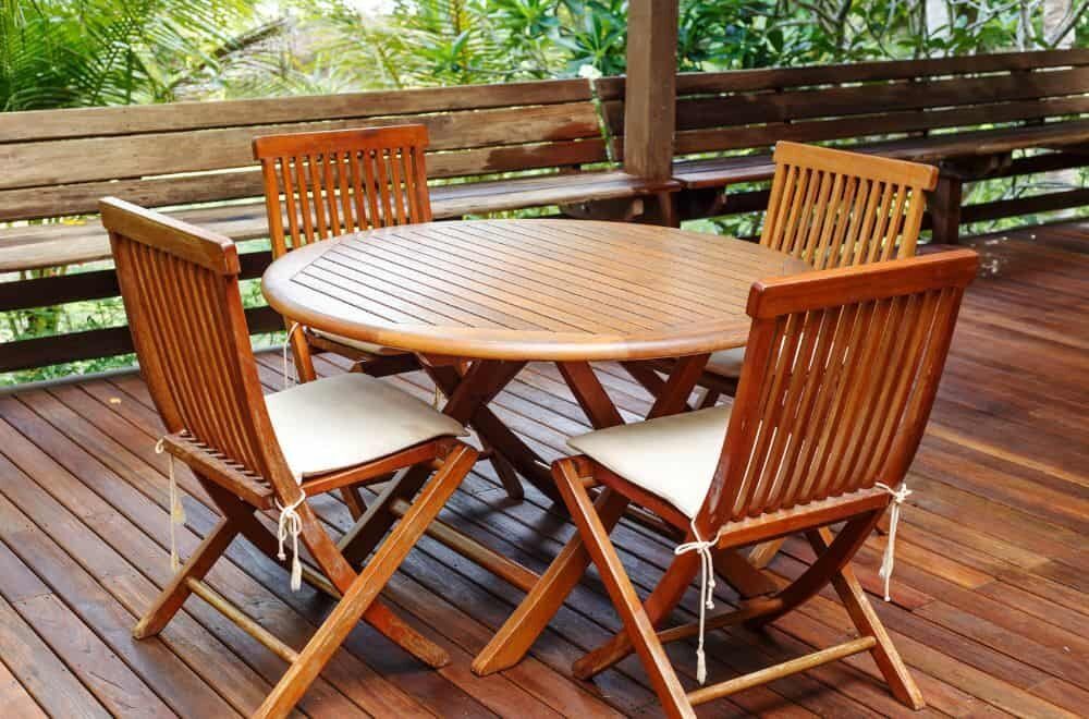 Choosing the Right Finish for Your Outdoor Furniture